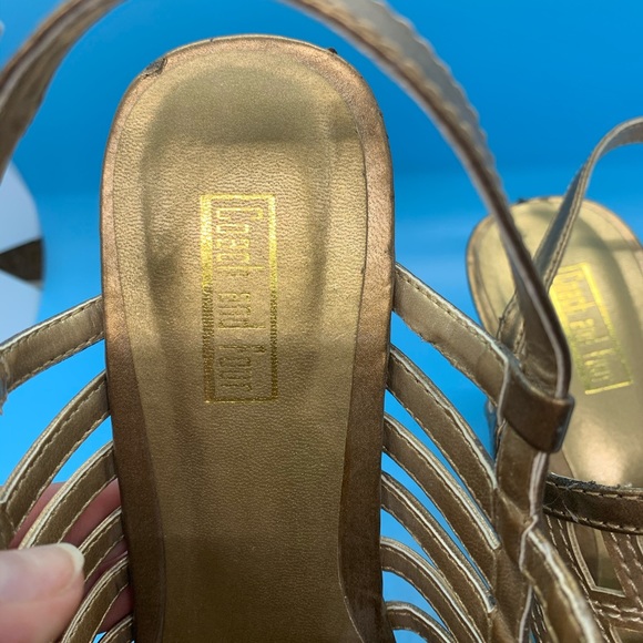 COACH AND FOUR WEDGE SANDAL Gold Caged Size 7.5 - Picture 5 of 6
